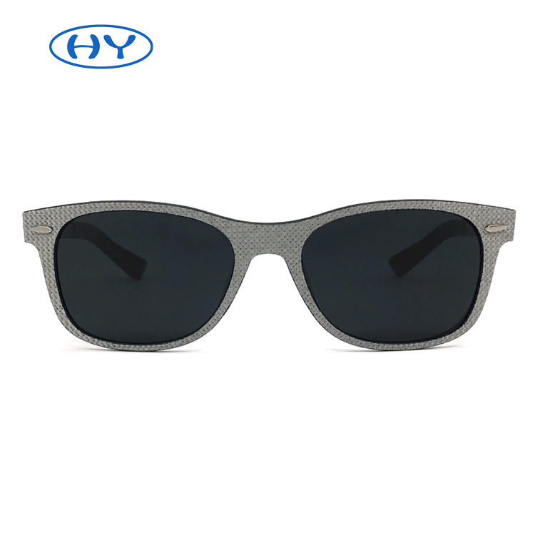 This glasses frame is made of Carbon fiber in fashion design, suitable for both man and woman. Size:	MEN, Women, Adult Frame Material:	Carbon fiber/Customized  Standard:	FDA,CE,EN ISO12312 Color:	Any color is available  Logo :	Welcome to custom MOQ:	